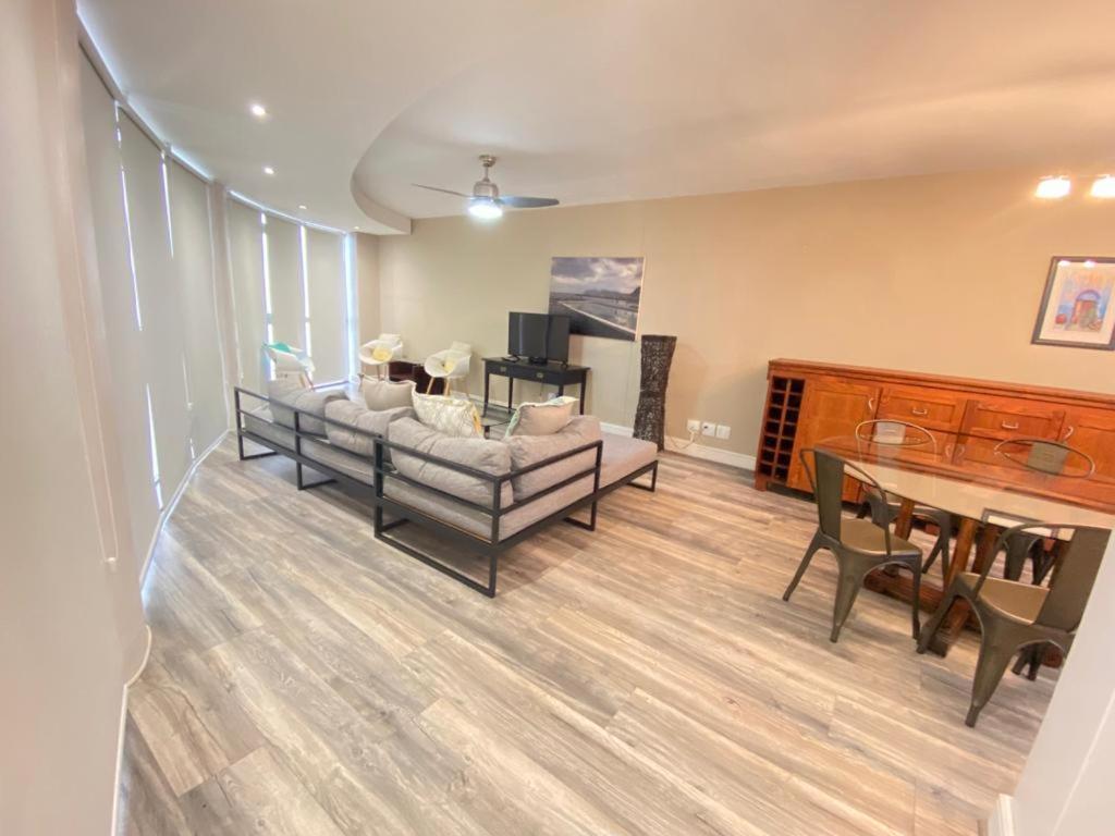 Loddey'S Self Catering Apartments - By Beach Collection 斯特兰德 外观 照片